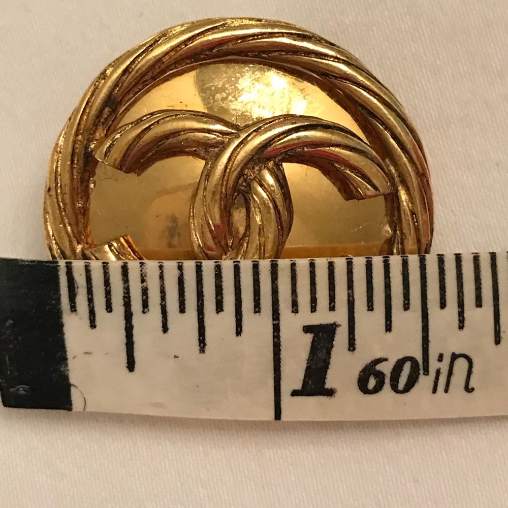 CHANEL CC Earrings - Picture 5 of 6